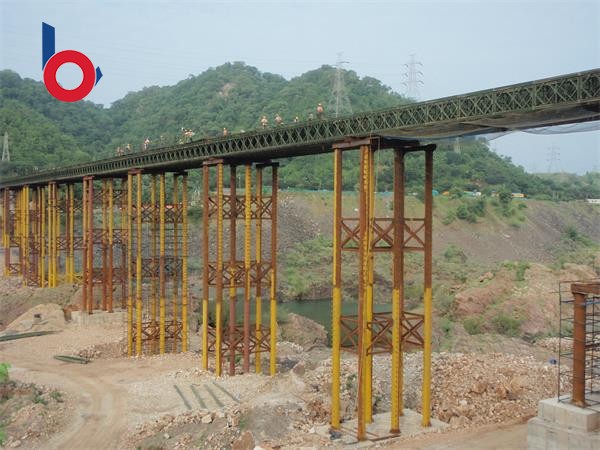 印度225米多跨上承式贝雷钢桥